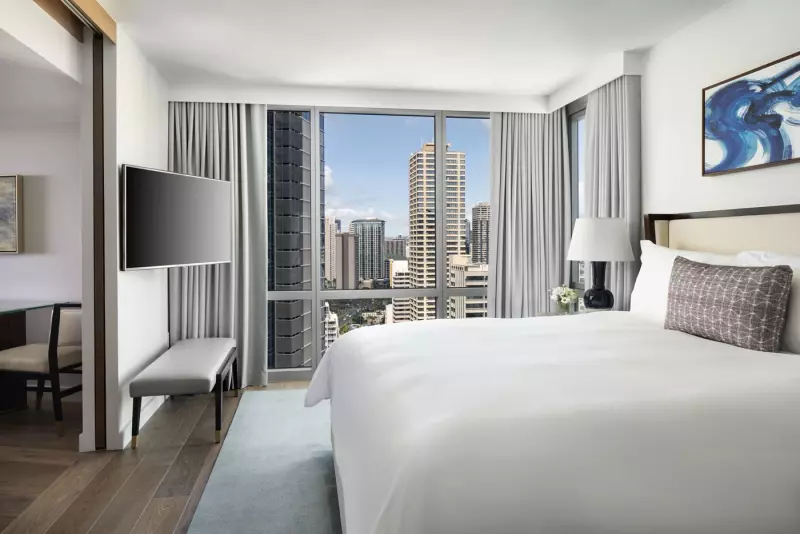 Deluxe Ocean View Corner Suite 