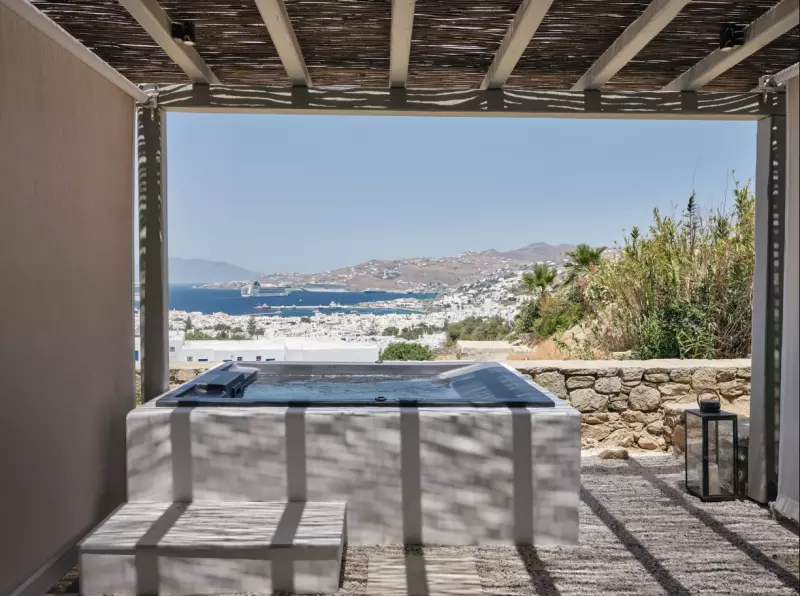 Hilltop Superior Sea View Jacuzzi Suite