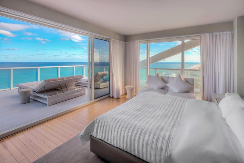 2 Bedroom Oceanfront Penthouse II Suite