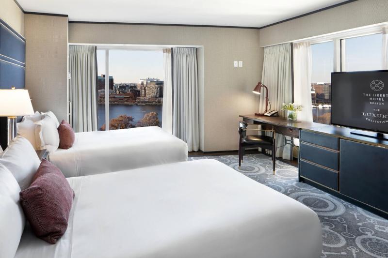 Grand Deluxe Corner Room