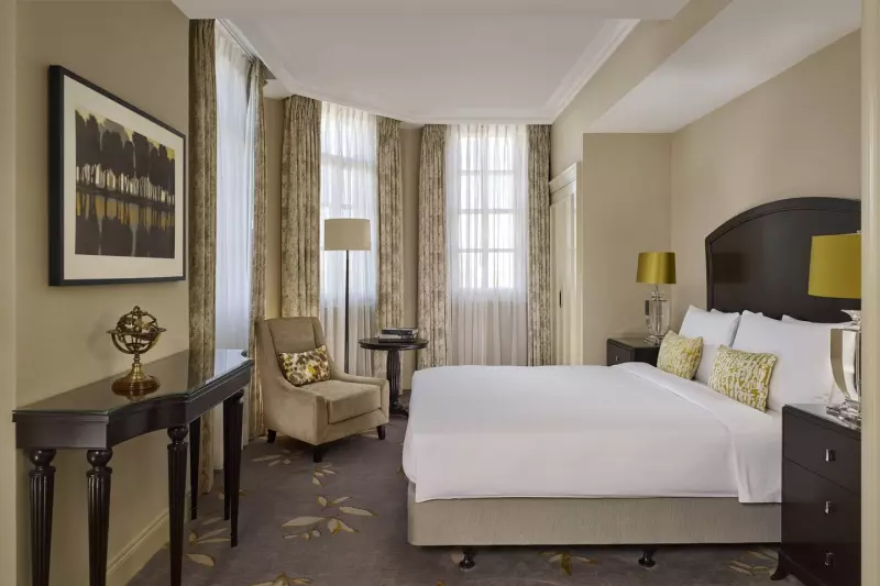 Deluxe Club Suite 