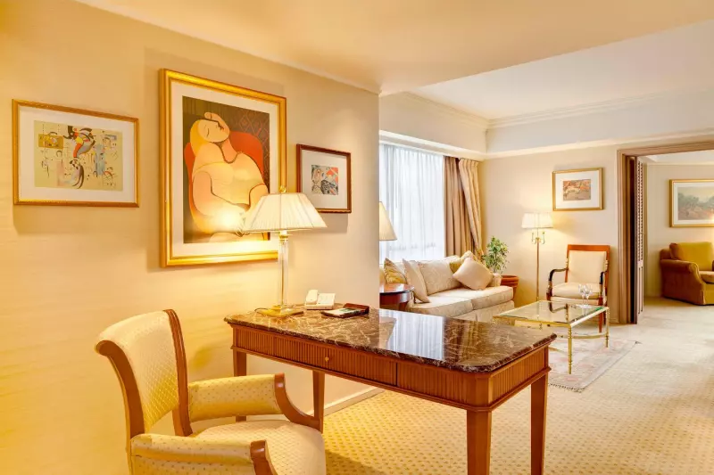 Corner Suite