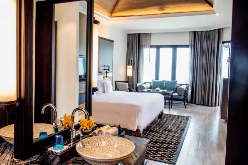 Junior Oceanfront Club Suite