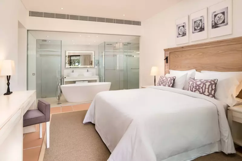 2 Bedroom Top Floor Penthouse Suite 