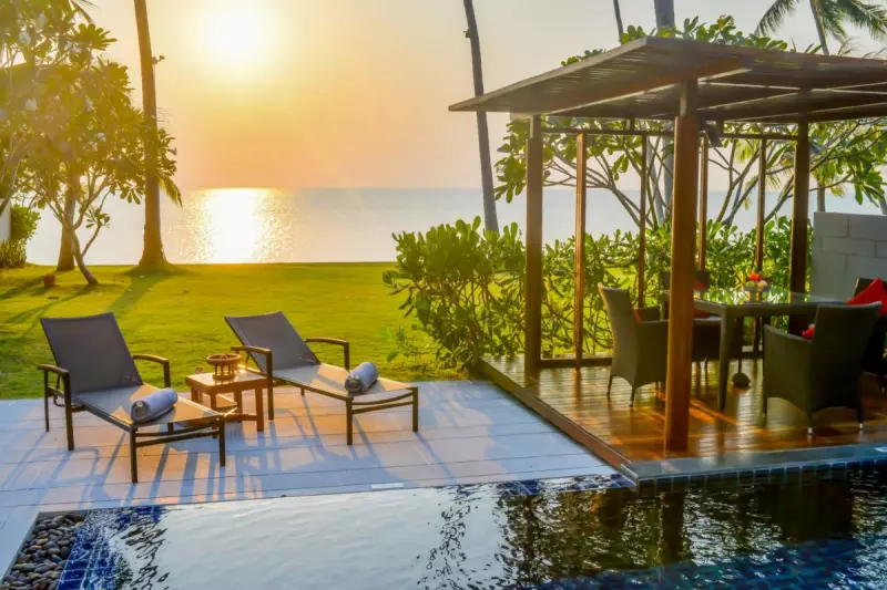 Club Beachfront Pool Villa